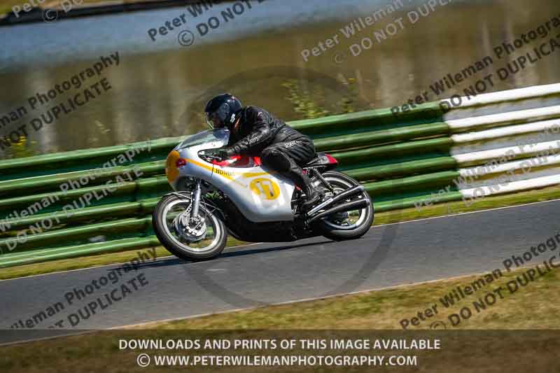 Vintage motorcycle club;eventdigitalimages;mallory park;mallory park trackday photographs;no limits trackdays;peter wileman photography;trackday digital images;trackday photos;vmcc festival 1000 bikes photographs